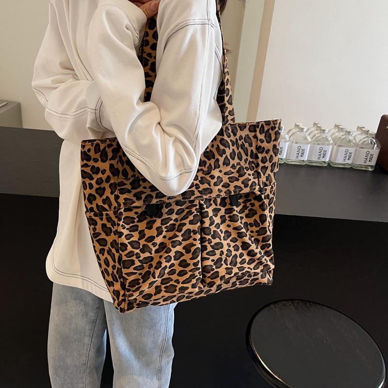 Large Capacity Tote Bag Women's Lightweight Leopard Print Shoulder Bag