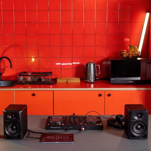 Pioneer DJ DDJ-FLX4 2-Deck Rekordbox and Serato DJ Controller - Graphite