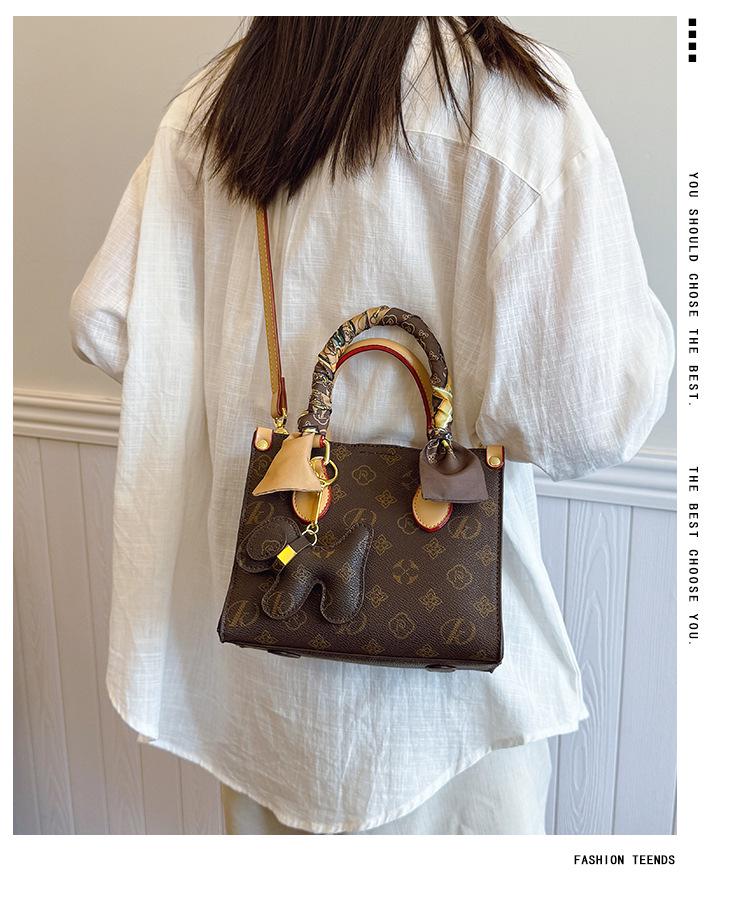 Vintage Print Cross-Border Women's Shoulder Tote - 2025 Niche Design for Middle-Aged Moms