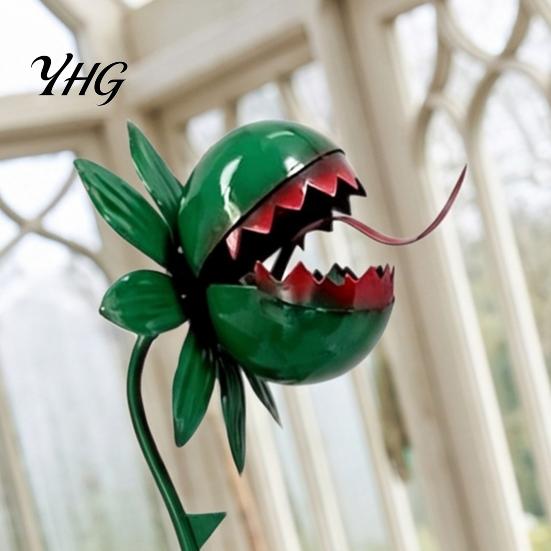 Fun Floral Garden Stakes Venus Flytrap Stake, Metal Carnivorous Plant Yard Decor, Weird Gothic Funny Gifts for Lovers Decor Outdoor Patio Lawn,