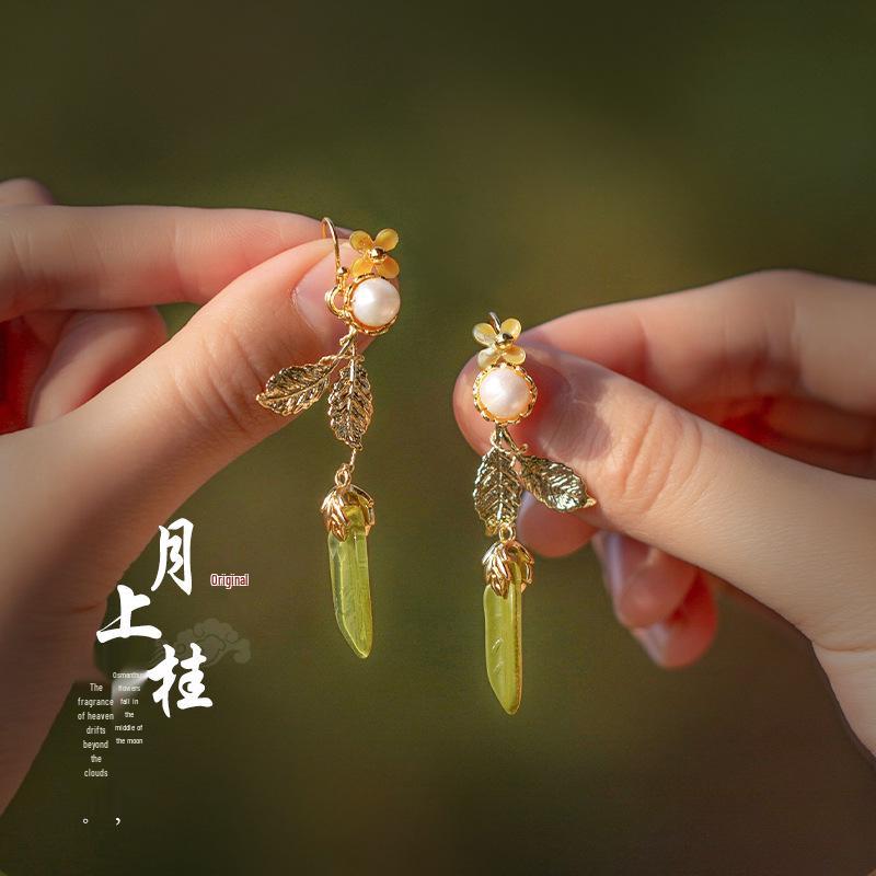 Elegant Ebony Flower Hairpin for Women – Ancient Style, High-End Feel, Simple Chinese Design, Perfect for Daily Use.