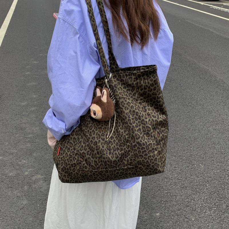 Large-capacity bag women's autumn and winter 2025 new versatile simple shoulder large bag leisure college students class tote bag