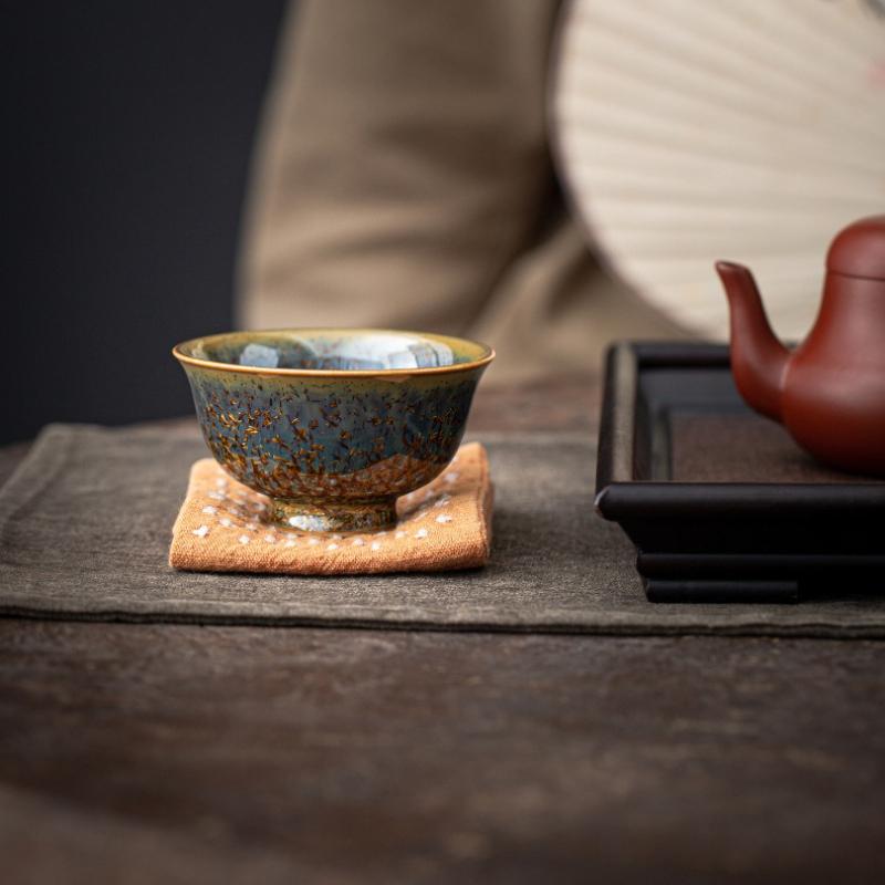 Crystal Glazed Pressed Hand Cup Ceramic Host Single Cup Kung Fu Tea Cup High-end Tea Cup Drinking Tea Household Tea Set