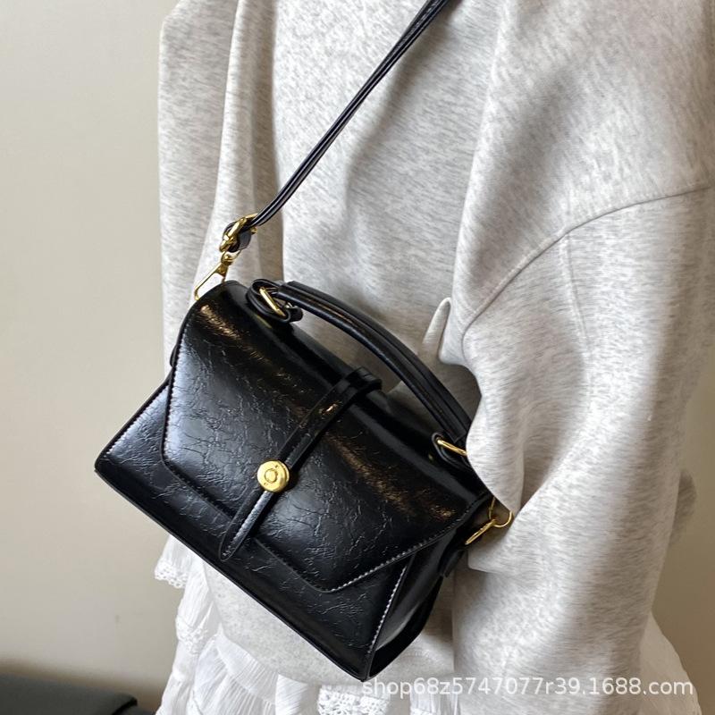Fashionable and popular handbag bag women's 2025 Korean version of the new niche temperament shoulder bag foreign style retro crossbody bag