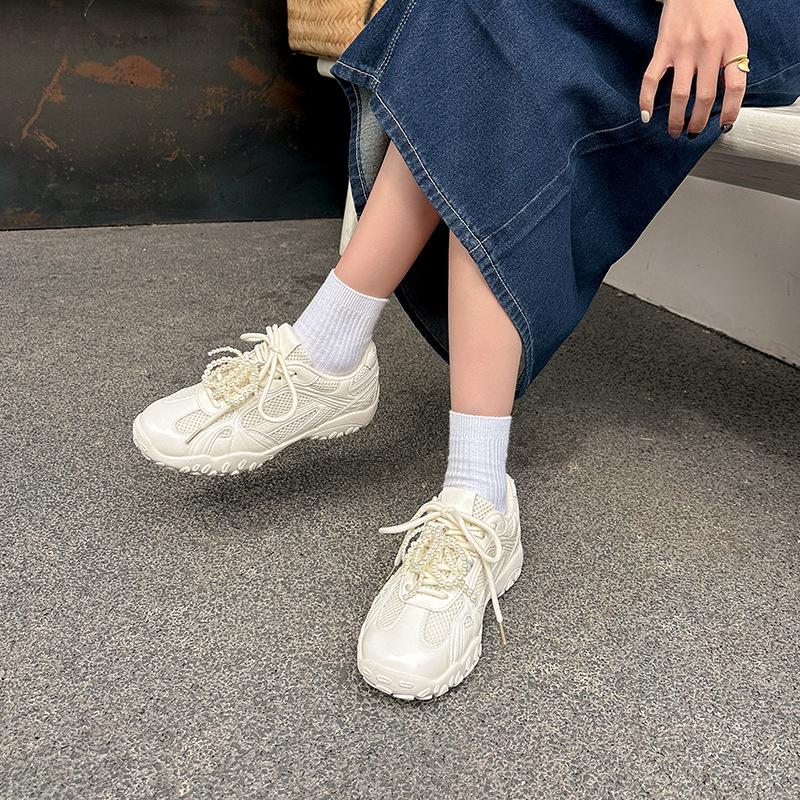2025 autumn new fashion crescent moon bottom~ lace pearl belt inner height increase casual Forrest Gump shoes women's training shoes