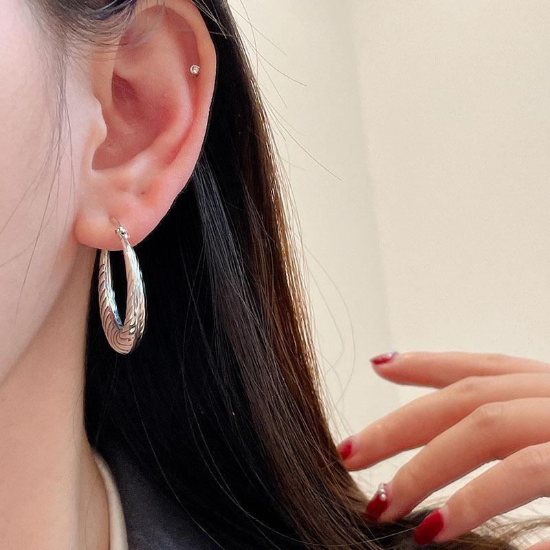 Retro Circle Earrings Pure Female Cold Wind Light Luxury Fashion Niche Design Senior Sense of Tide Earring for Personality Elegant Accessory