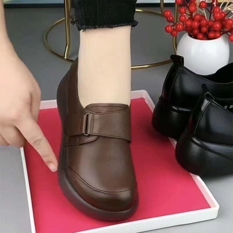 Single shoes women's 2025 spring and autumn new round head non-slip flat bottom retro lightweight soft sole mother shoes