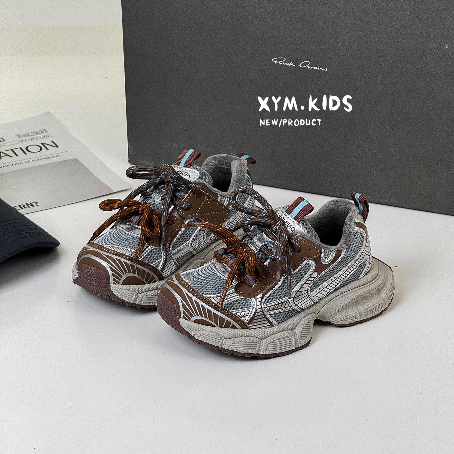 

2025 зима новые детские спортивные туфли две хлопковые беговые туфли модные ретро двойная шнуровка бархатные для мальчиков и девочек папины кроссовки 26-30 yards 5 pairs of minimum approval какао коричневый