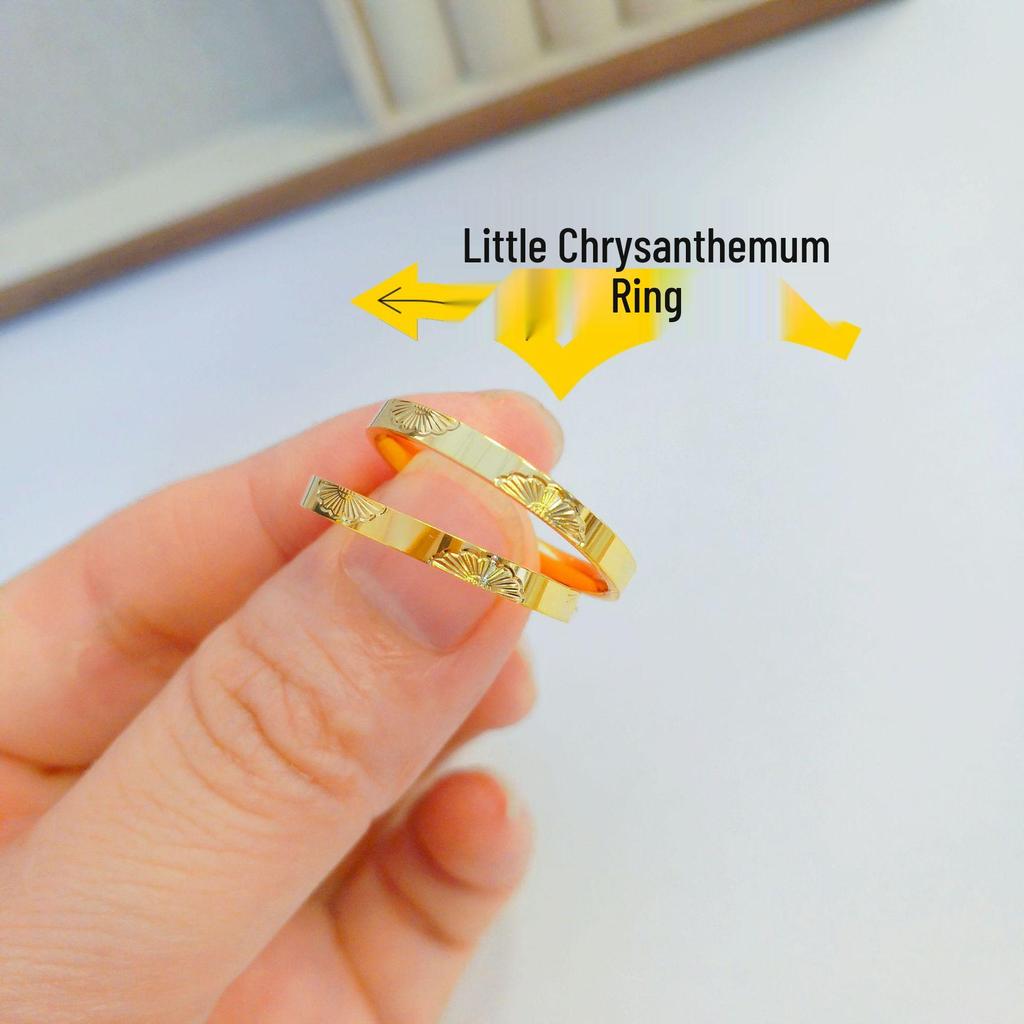 Gold Daisy Chased Bracelet & Ring Set: Elegant Women's Light Luxury Jewelry