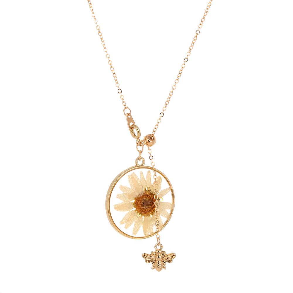 Trendy Retro Butterfly Pendant Clavicle Chain - Summer Chrysanthemum Necklace