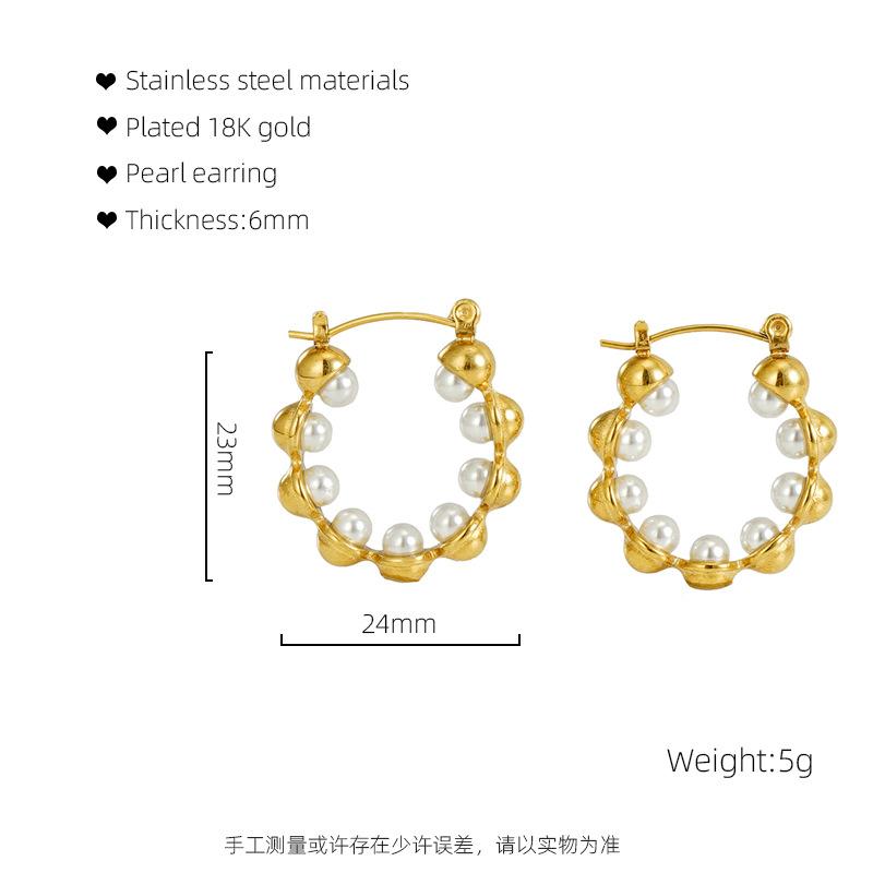 

Новые серьги из 18-каратного золота с круглой пряжкой и жемчужным темпераментом. 18K золотой