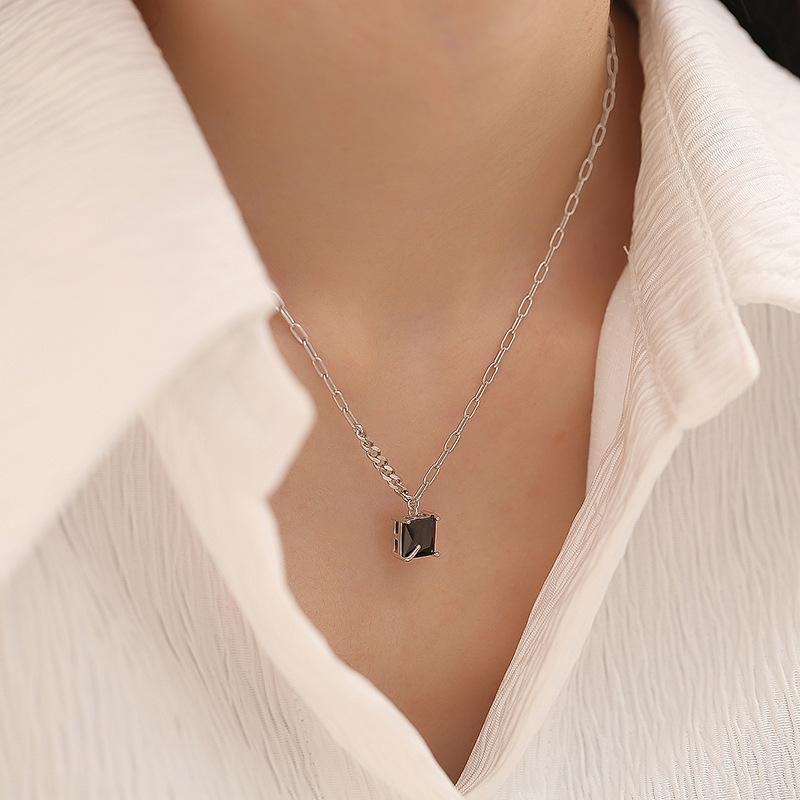 Ins vânt rece pătrat zircon negru lux ușor nișă design high-end colier lanț claviculă neutru