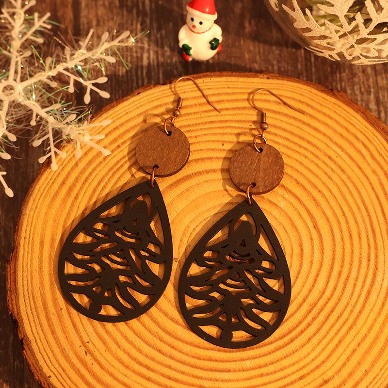 Retro Tropfenförmige Weihnachtsbaum Lederohrringe mit Holzchip-Akzenten