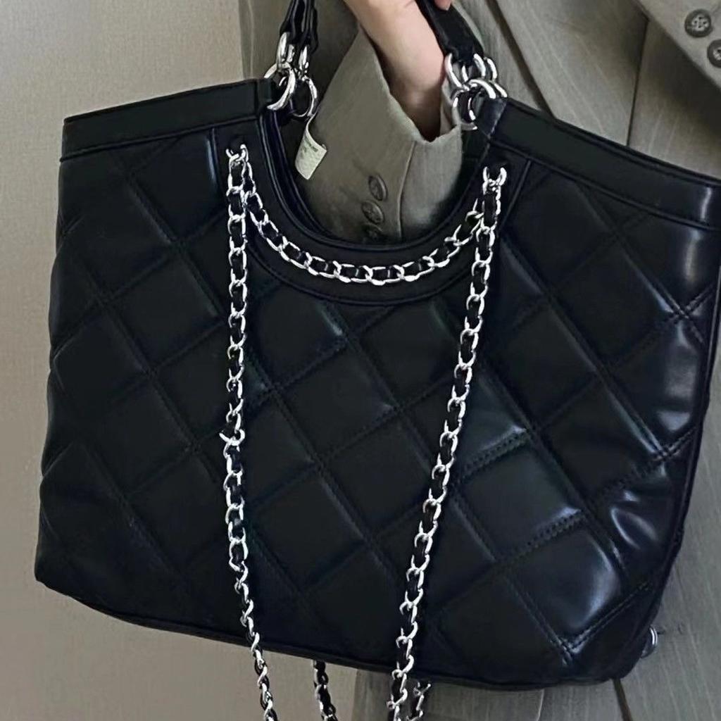 Small Tote Bag with Chain Strap, Large Capacity Handbag for Women, Luxury Feel Shoulder Bag, Fashion Commuter Bag, Fall New Arrival