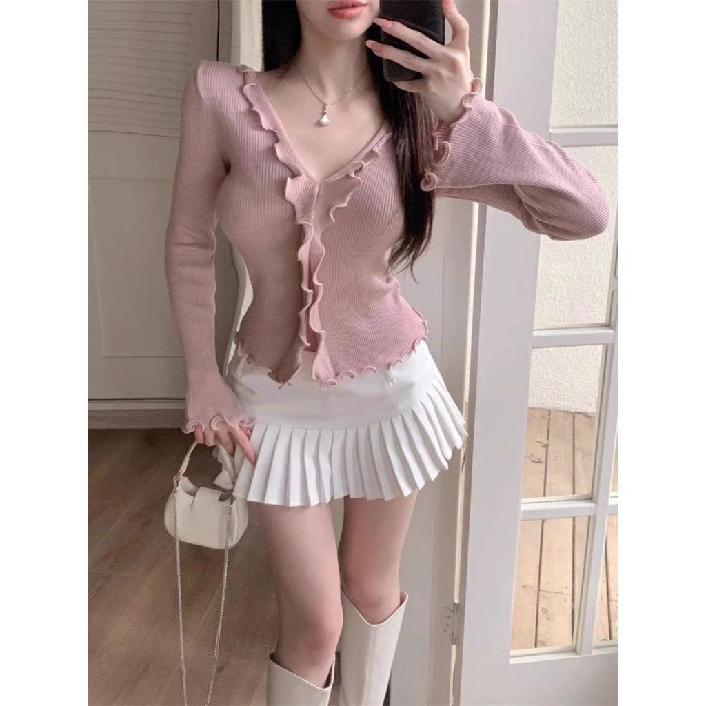 Autumn Pure Desire V-Neck Ruffle Trim Knitted Sweater for Women - Slim Fit, Long-Sleeve, Short Style
