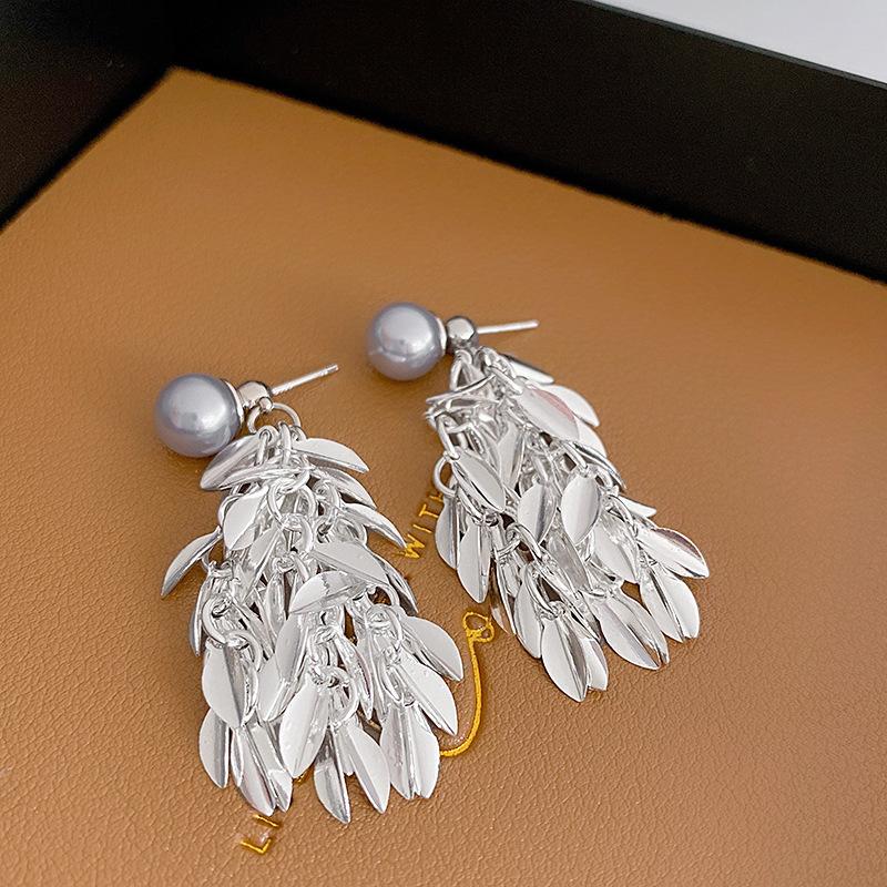 Pearl leaf fringed earrings Korean ins feeling earrings temperament light luxury cold wind earrings