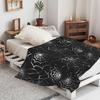 Gotische Spinnennetzdecke - Halloween-Themenüberwurf für Goth-Zimmerdeko, Schwarze Horror-Decke, Weicher Flanell für Couch, Bett und H