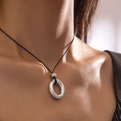 Colar de pingente de trança de couro preto vintage em formato irregular para mulheres meninas colar de corrente de corda geométrica simples joias