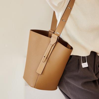 Bucket Bag, New Retro Fashion Bag, Commuting Large Capacity Bag, High-end Feeling, Mother Child Shoulder Bag, Women's Bag