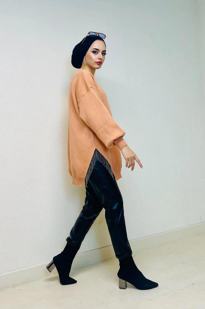 Langer Hijab-Pullover für Damen mit Rundhalsausschnitt, Ballonärmeln und Kette, detailliertem Schlitz