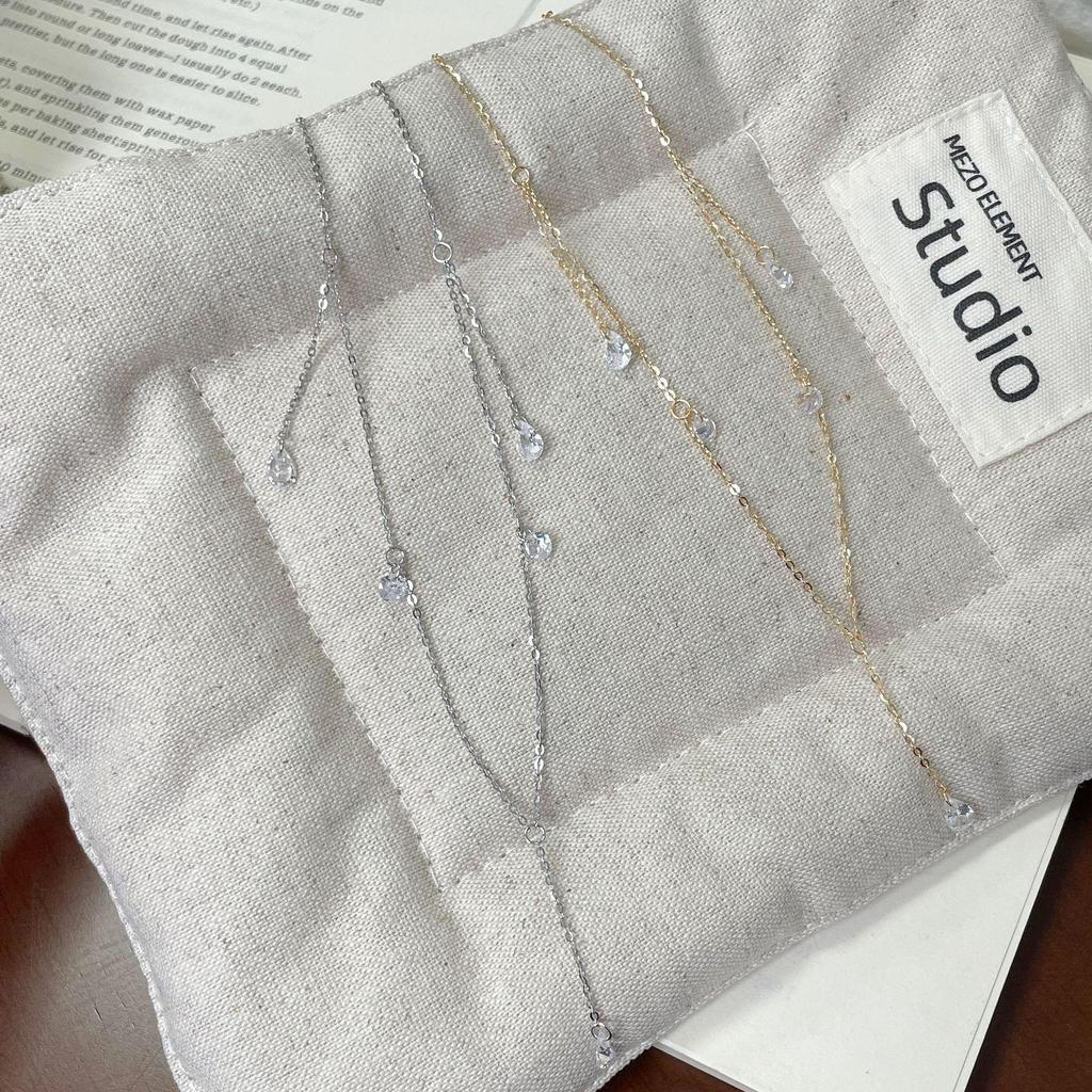 Raffinata Collana con Ciondolo a Goccia d'Acqua con Zirconi e Nappa Dorata in Argento Sterling 925
