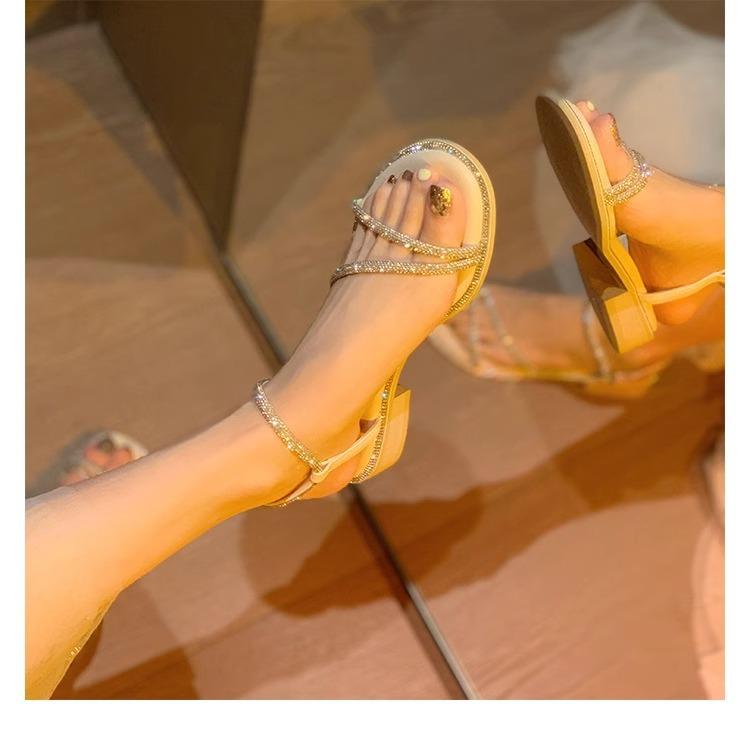 Flat-soled sandals for women to wear in the summer of 2025, new fairy wind open-toed French flash rhinestones with Roman shoes