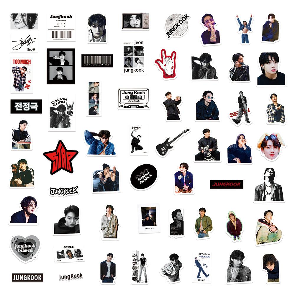 BTS Set di Adesivi Jungkook - 50pz Kpop Bangtan Boys Adesivi Fotografici per Laptop Borraccia Custodia Telefono Bagaglio Scrapbooking Regalo per Fan ARMY