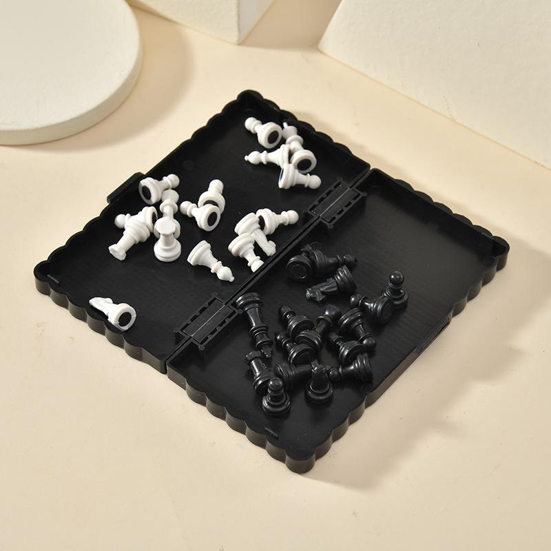 Mini Magnetic Chess Set Folding Magnetic Plastic Chessboard Board Game Portable Kid Toy Portable Outdoor
