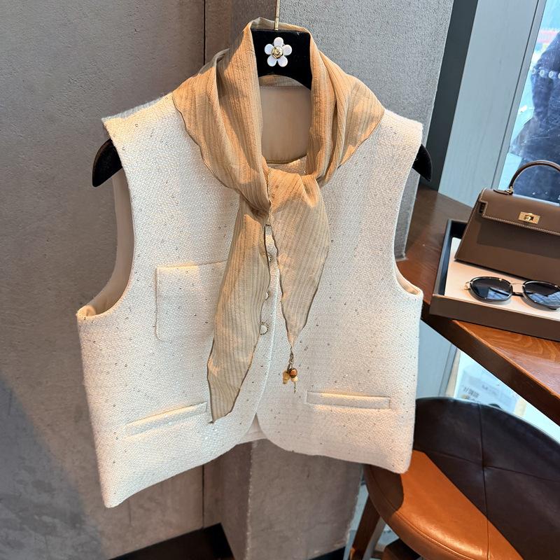 Triangle scarf outside, solid color unilateral small silk scarf, neck protection, sunshade scarf, trendy versatile niche stacked wear, matching silk s