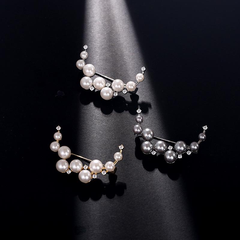Pearl crescent brooch, high-end female luxury corsage, light luxury design sense, anti-light pin