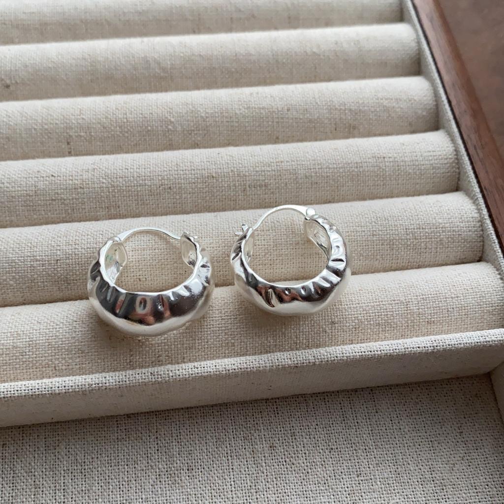 Minimalist premium earrings smooth polished pleated earrings premium temperament noble earrings