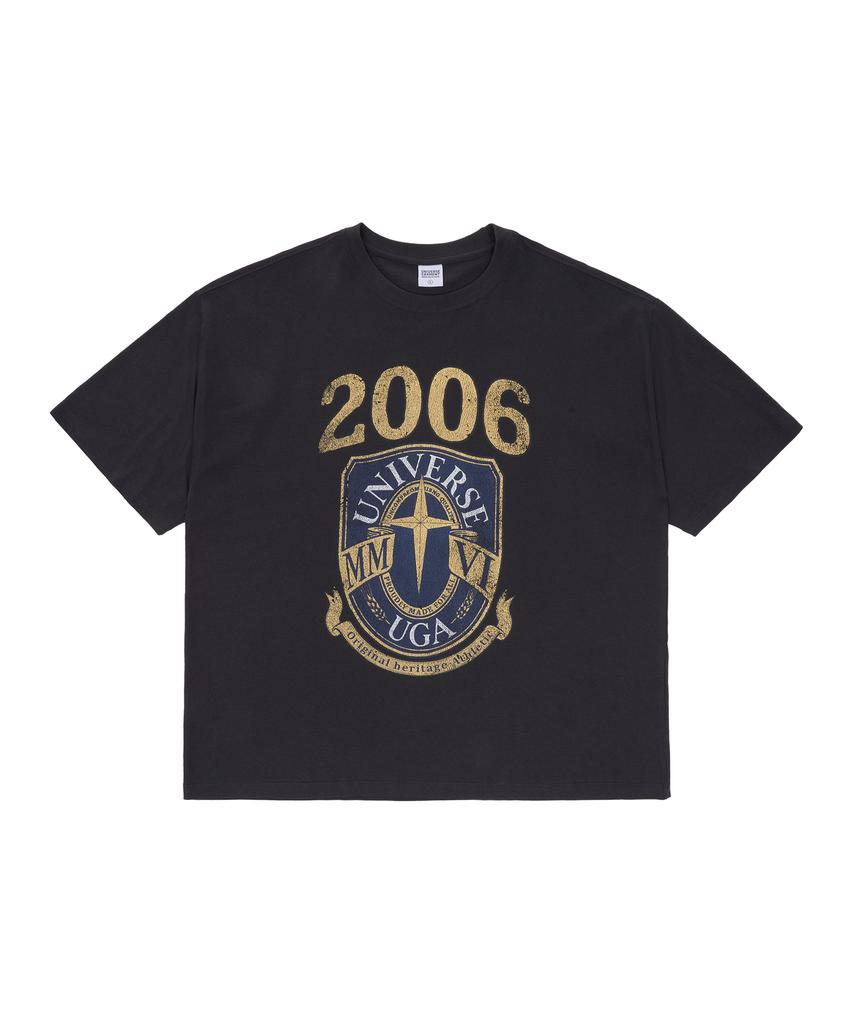 Yunibeoseugameonteu Htg Emblem T-Shirt_Charcoal