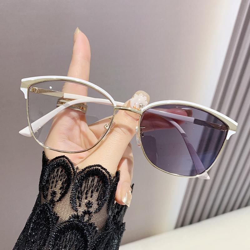 Photo-sensitive Color-changing Anti-blue-light Glasses With Large Female Frames And Ultra-lightweight, Plain Appearance 015