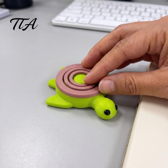 Small Ladybug Collectibles 3D Printed Spinning Figurine, Stress Relief Rotating Turtle Fidget Toy Toy, Animal Shape Desk Decoration for Home