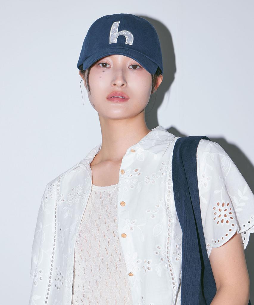 Haebeueoweil H Lace Applique Cap (Na)