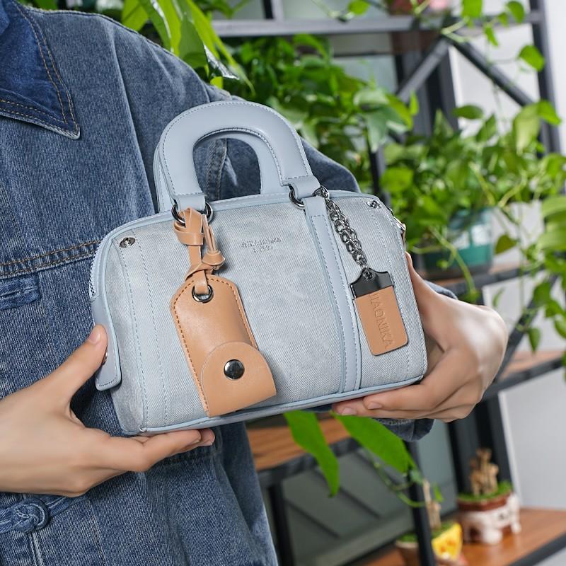 This Year, the Popular Portable Small Bag, Women's 2025 New Fashion Boston Pillow Bag, Spring Versatile Messenger Bag