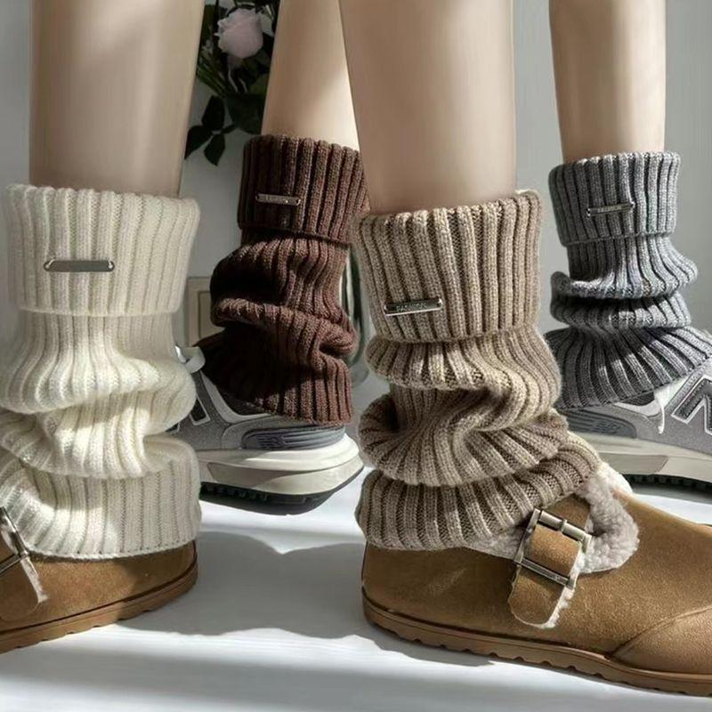 Japanese Style Metal Logo Milky White Cashmere Leg Warmers for Women, Autumn/Winter, American Retro Coffee Brown Fold-Over Slouchy Leg Warmers
