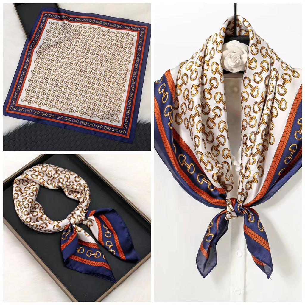 Eleganti Foulard di Seta da Donna Con Centinaia di Camicie, Assistenti di Volo, Decorazione Professionale, Protezione del Collo, Foulard, 70 Foulard Quadrati Piccoli.