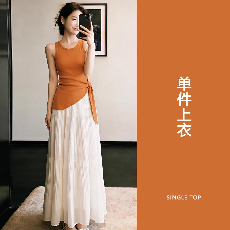 

In early summer, Thai style is unique and beautiful. Dopamine wear is matched with a complete set of waist-pinched dresses and two small suits S