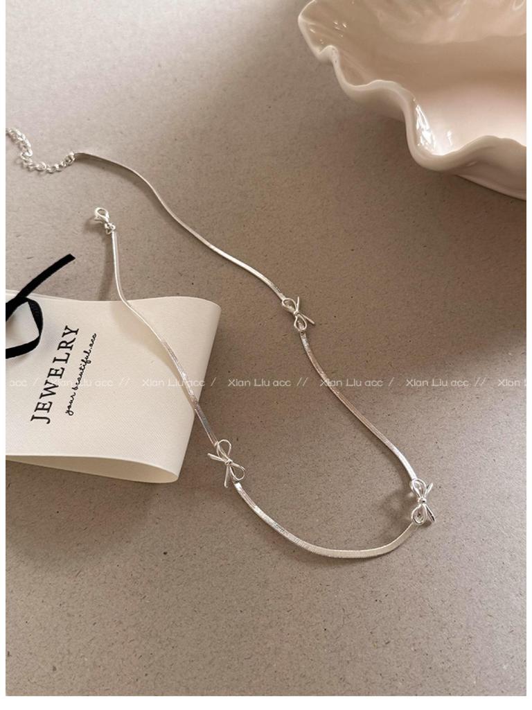 2025 Women's Minimalist Snake Bone Necklace: Light Luxury, Exquisite Design