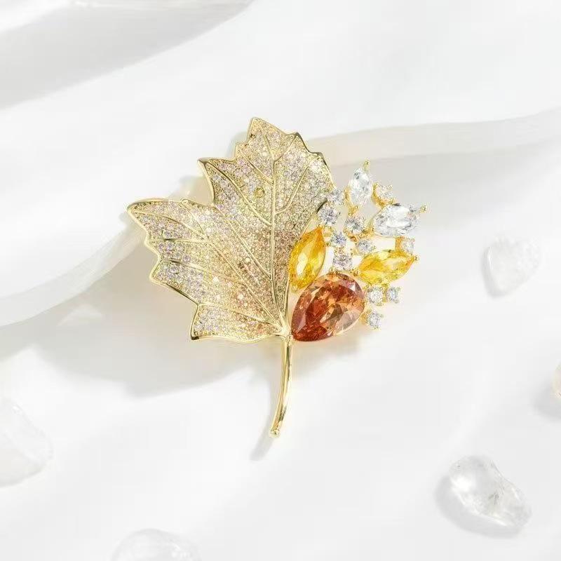 

Elegant Ginkgo Leaf Brooch: Creative Corsage Pin for Coats and Cheongsams