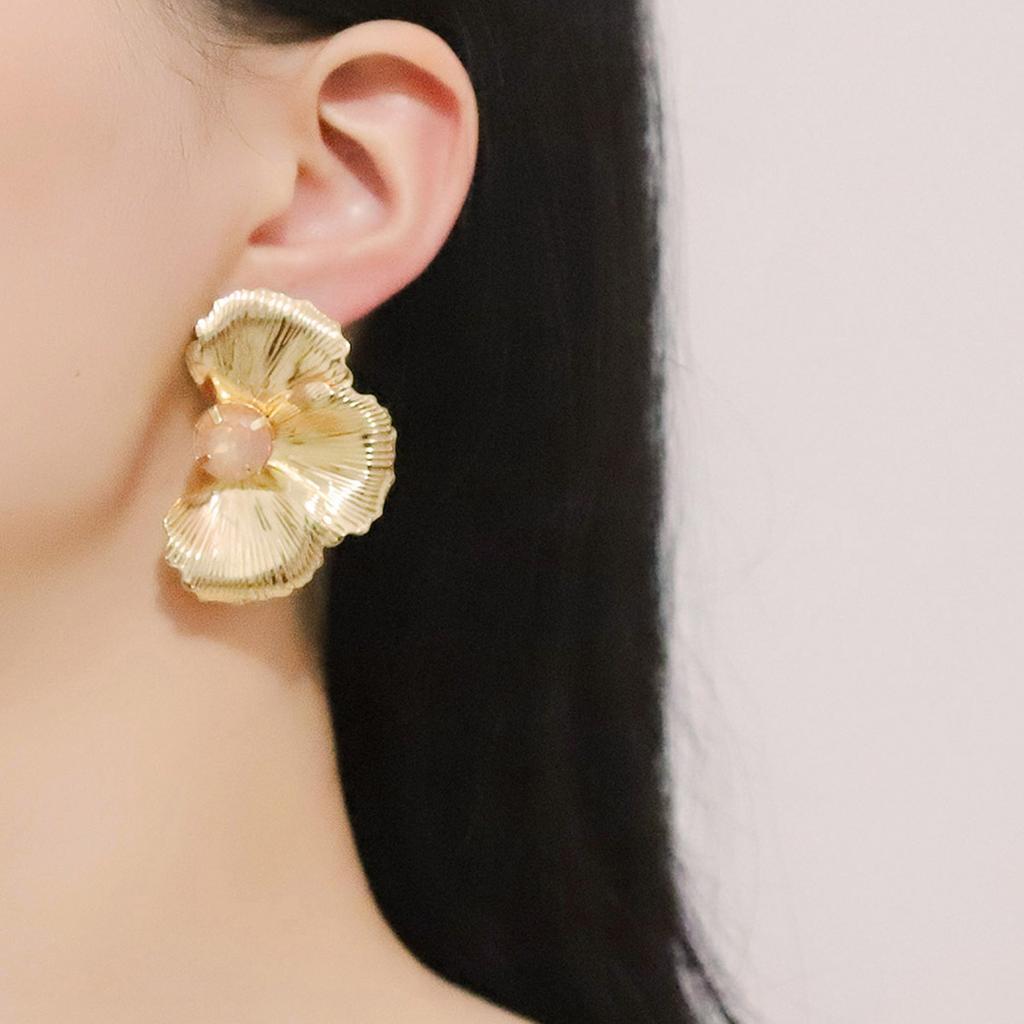 European and American French light luxury high-end personalized metal symmetrical flower diamond stud earrings niche fashion temperament model