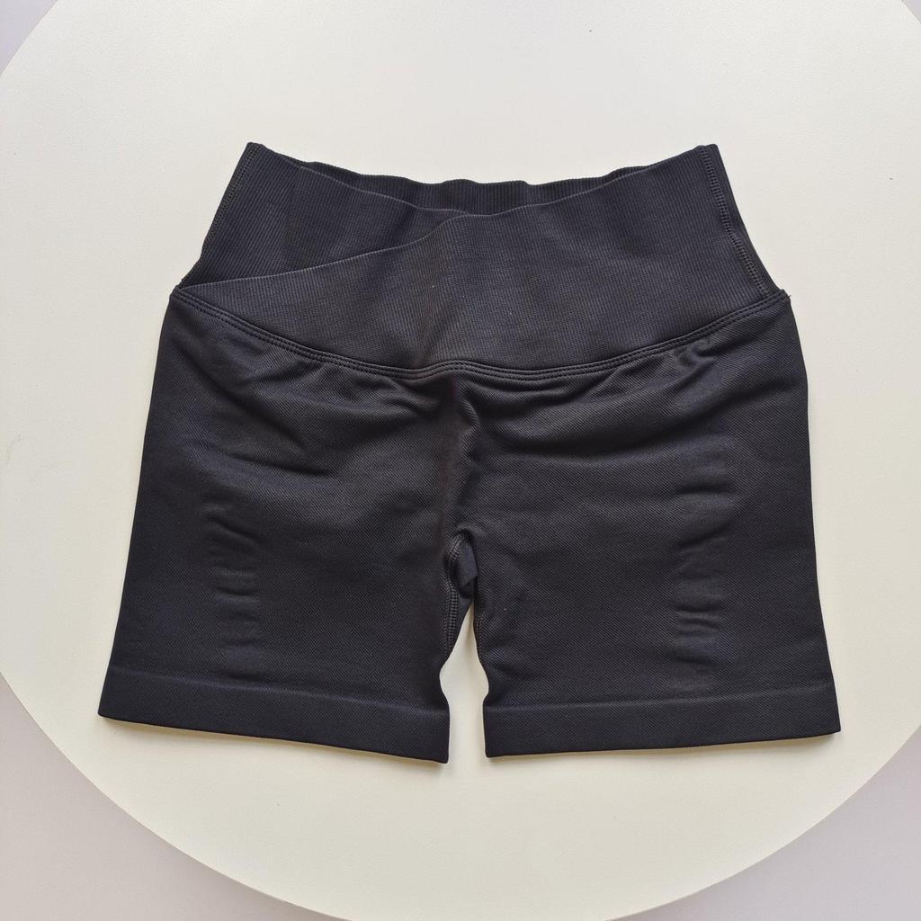 Dames Hoge Taille Geribbelde Yogashorts - Billenlifter, Kruislings Tailleband, Driekwart Lengte voor Hardlopen en Fitness