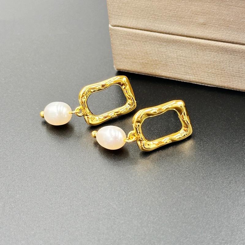 

Simple Temperament Geometric Square Cold Wind Earrings Temperament Women S Freshwater Stud Earrings золотий