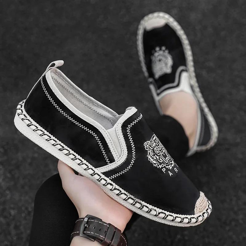 New Men Casual Loafers Embroidered Tiger Shoes Classic Black Flat Men Shoes Letter Printing Slip On Footwear Male Plimsolls