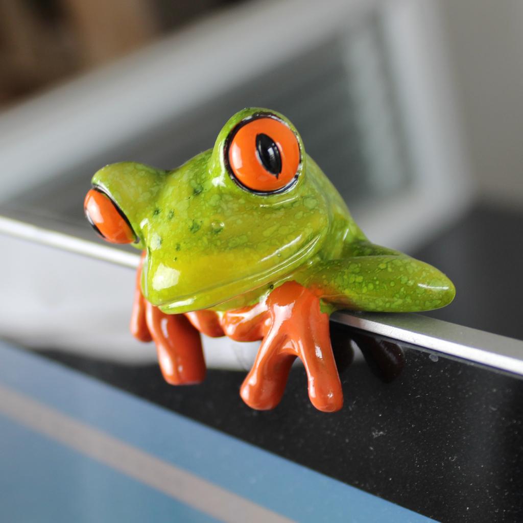 Resin Creative 3D Craft Frog Decoration Office Desk Computer Decoration Gift Home Room Display Garden Lawn Ornament