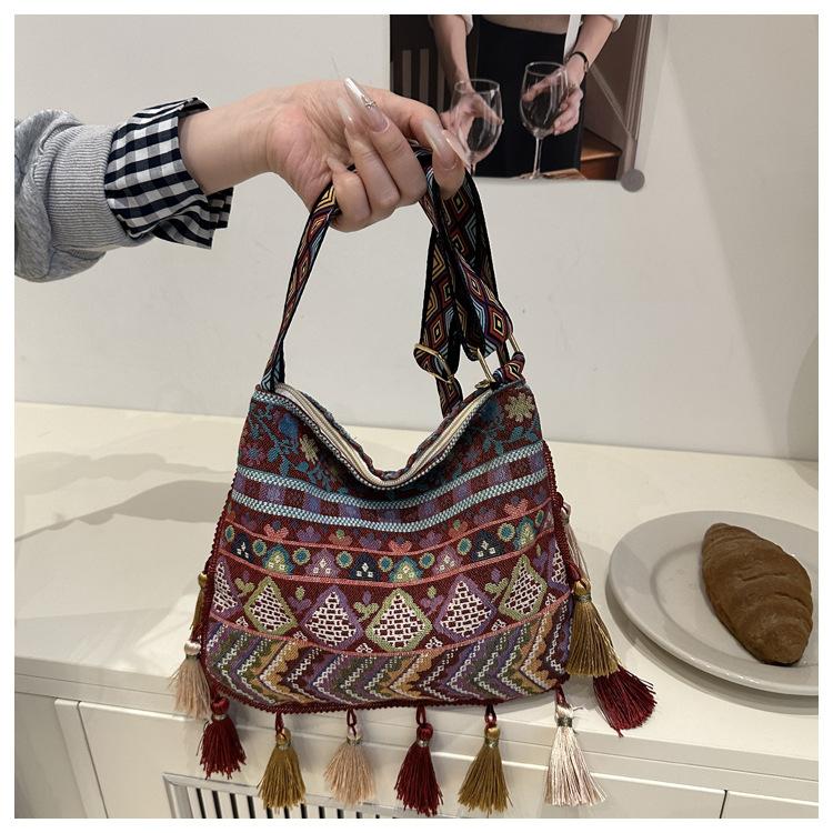 Bohemian Tassel Shoulder Bag for Women Fashion Ethnic Style Crossbody Tote Purse