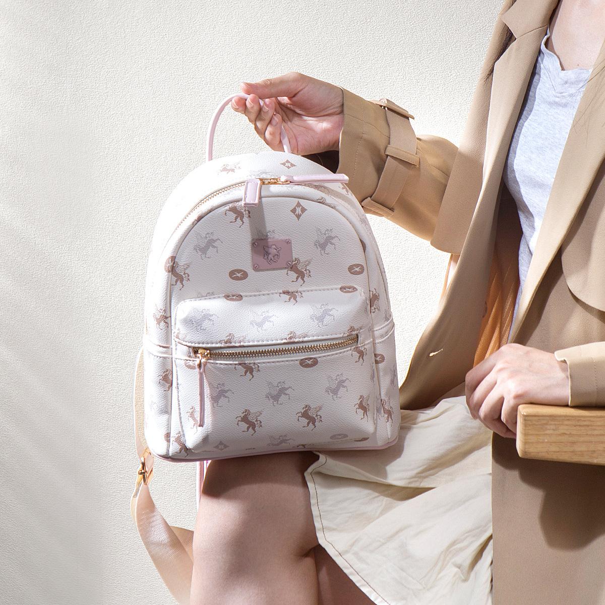 

Рюкзак Женская сумка Новый Модный Модный Универсальный Большая Вместимость Школьная сумка Женский Дорожный Рюкзак для Отдыха