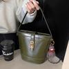 Fashion oil wax leather high texture hand carry bucket bag women's light luxury commuter messenger bag