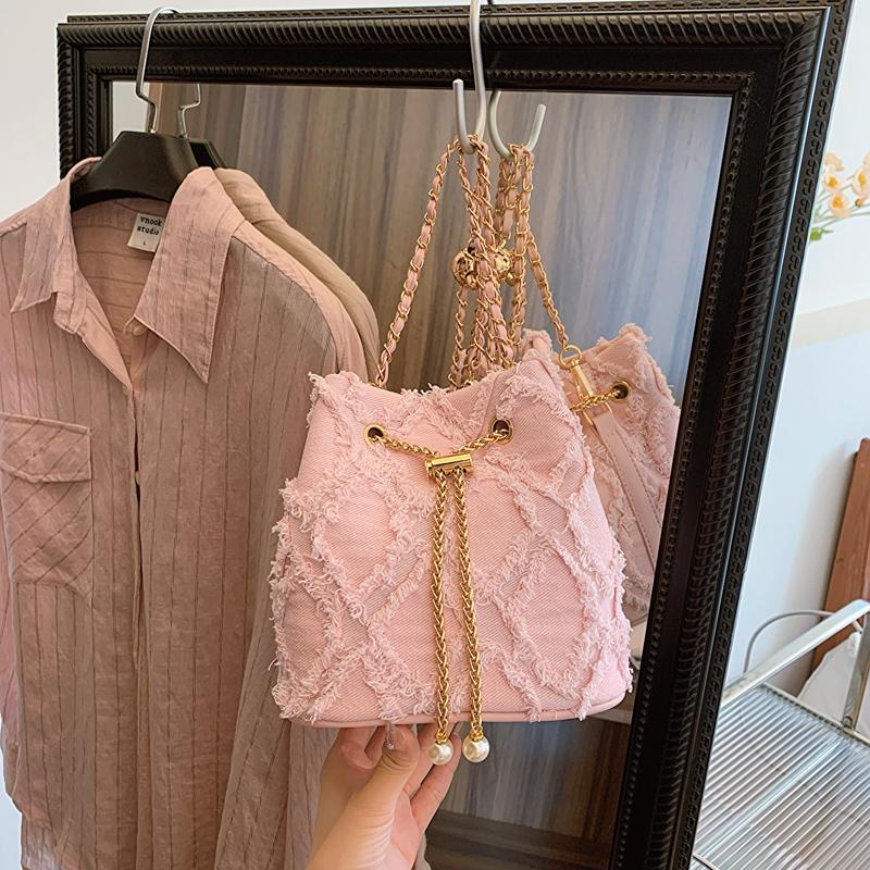 Damenmode Denim Crossbody Tasche Diamant-Steppung Schultertasche mit Kettenriemen & Kordelzugverschluss für den täglichen Gebrauch Pendeln